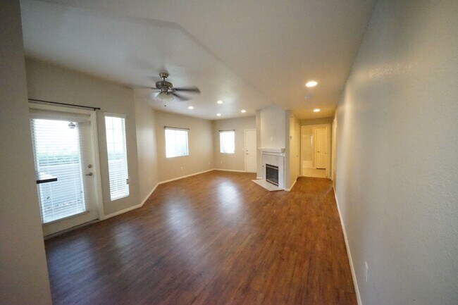 Building Photo - SHOWINGS AVAILABLE NOW