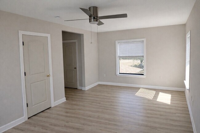 Building Photo - 5315 Bayway Dr