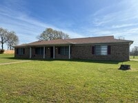 Building Photo - 132 Oakwood Rd