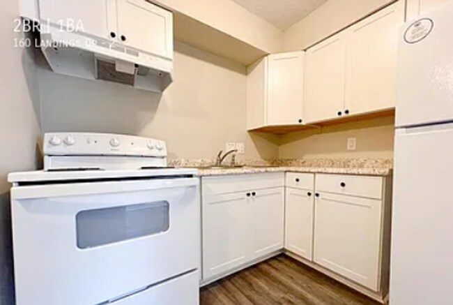 Building Photo - 154 Landings Dr