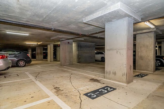 Building Photo - 851 N Glebe Rd