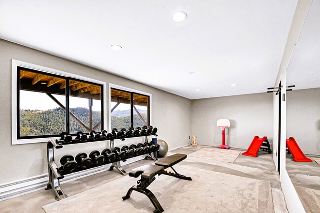 Building Photo - 1244 Hyland Dr