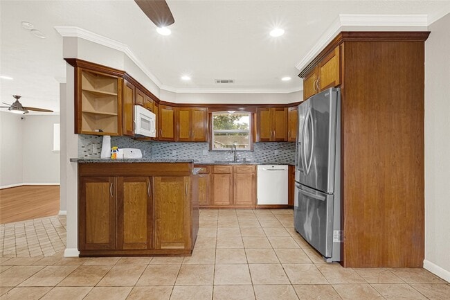 Building Photo - 9927 Southport Dr