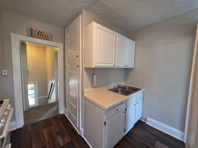 Building Photo - 126 Dawes Ave