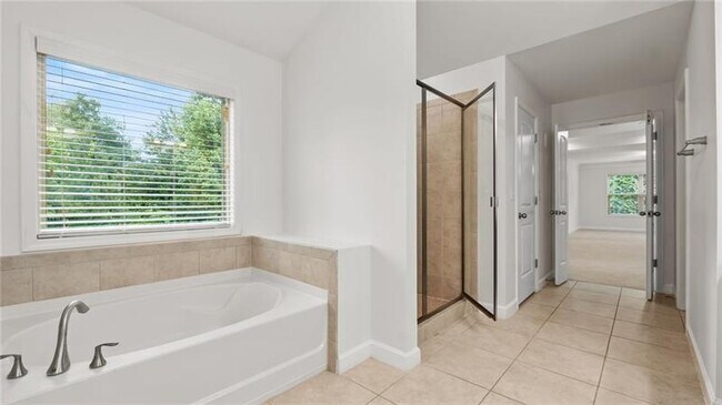 Building Photo - 2040 Bloomfield Ct