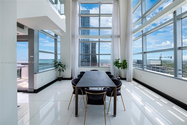 Building Photo - 1395 Brickell Ave