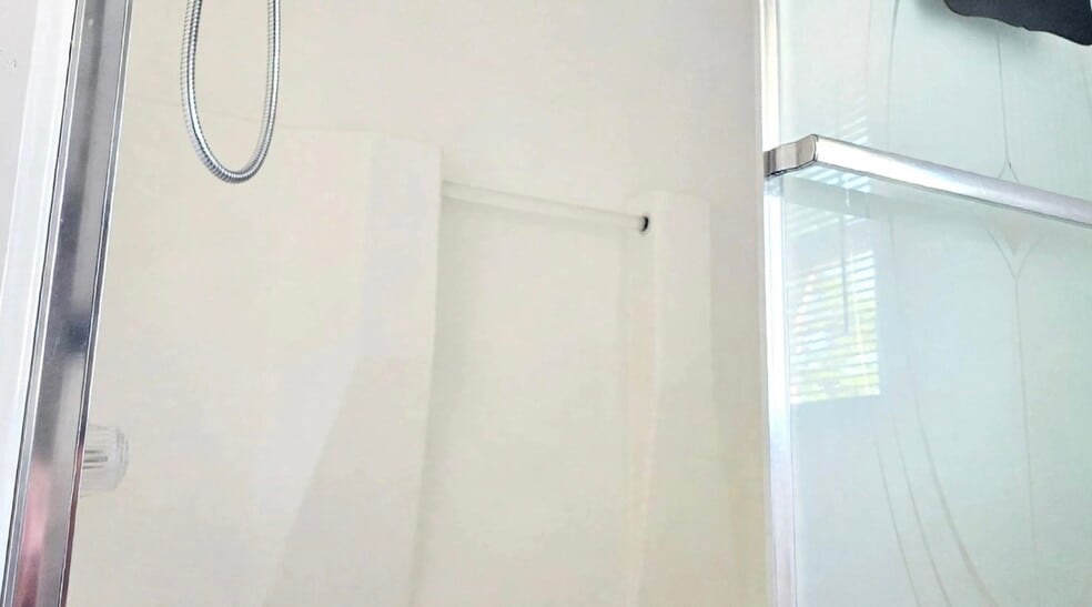 The showerhead is a sprayer handle, and the height of the showerhead can be adjusted! - 76 N Main St