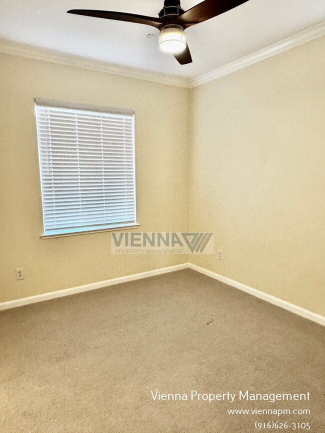 Building Photo - 829 Courtyards Loop