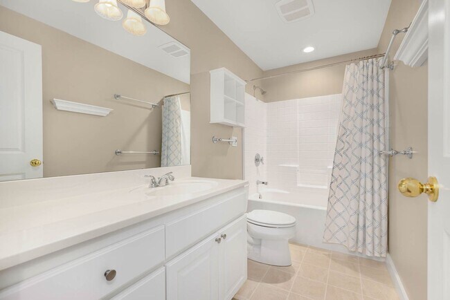 Building Photo - 1305 5th St