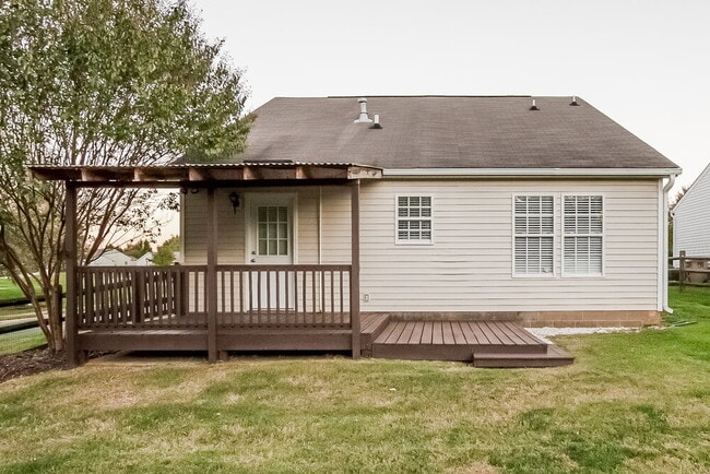 Building Photo - 1002 Great Falls Dr