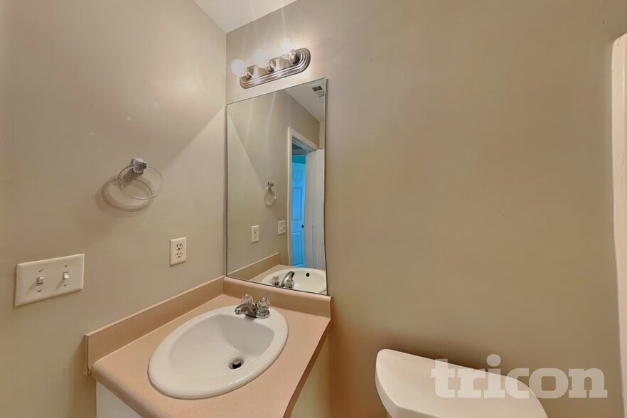 Building Photo - 613 Everlasting Way