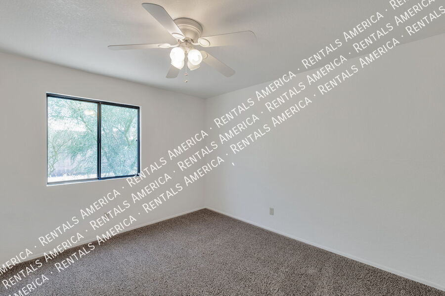 Building Photo - 13831 N Kendall Dr