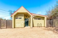 Building Photo - Modern Construction Steps from the University of Arizona