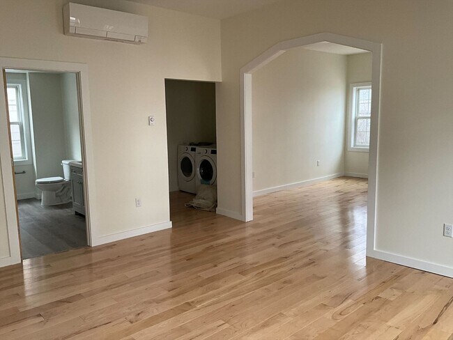 Building Photo - 90 Elm St