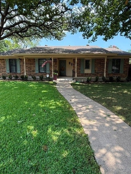 Building Photo - 1208 N Cottonwood Dr