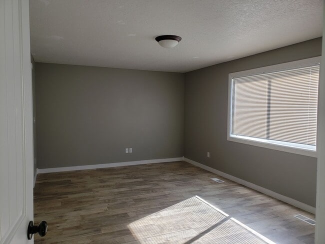 Building Photo - 3 Bed 2.5 Bath House