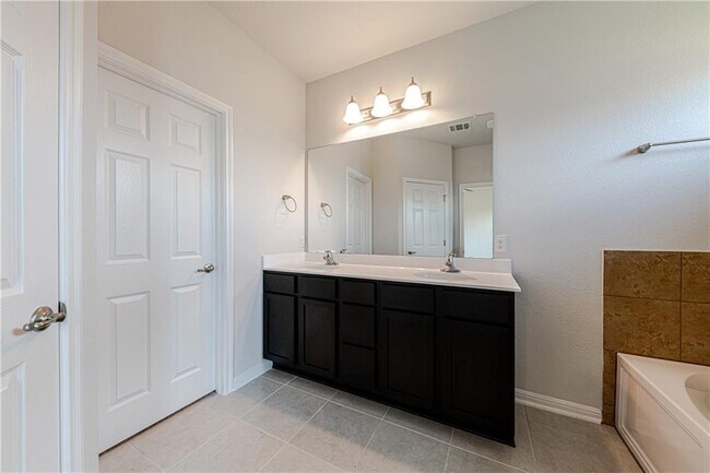 Building Photo - 705 Durness Dr