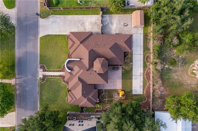 Building Photo - 2314 Woodland Dr