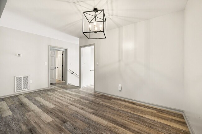 Building Photo - Fully Renovated 2 Bedroom 2 Bathroom Condo in Prime Rock Hill Location.