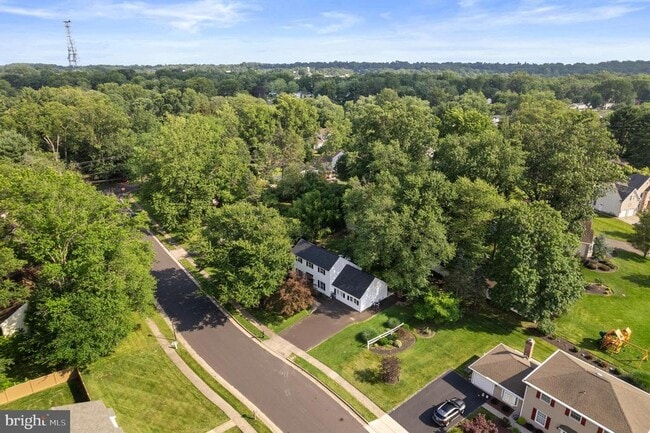 Building Photo - 480 Yale Dr