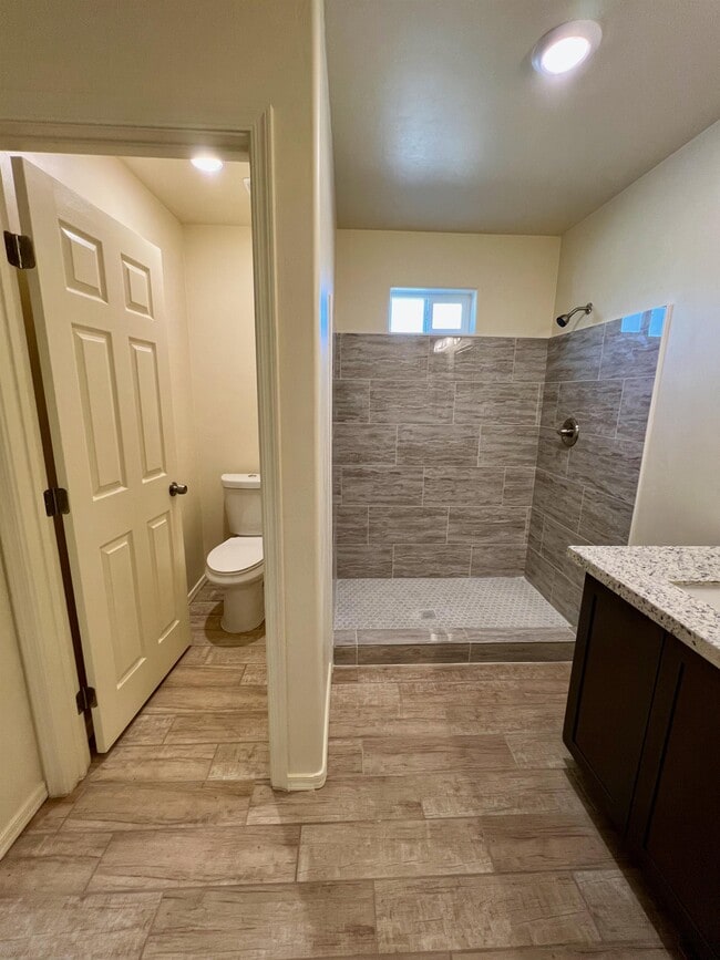 Building Photo - 1563 Ovalo Ct