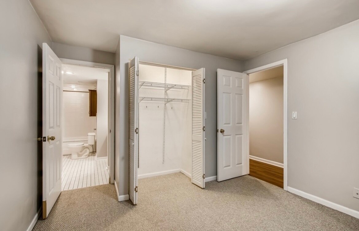 Building Photo - 722 S Oakley Blvd