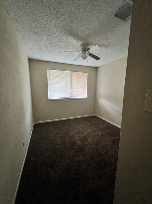 Building Photo - 15826 Willmore Ln