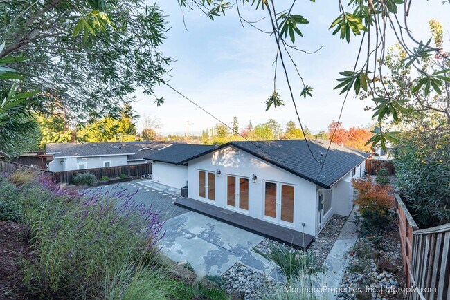 Building Photo - Los Gatos Single Story House on LARGE Lot updated in 2024!