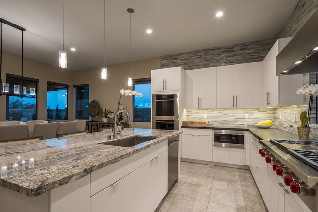 Building Photo - Luxury Home located in The Ridges of Summe...