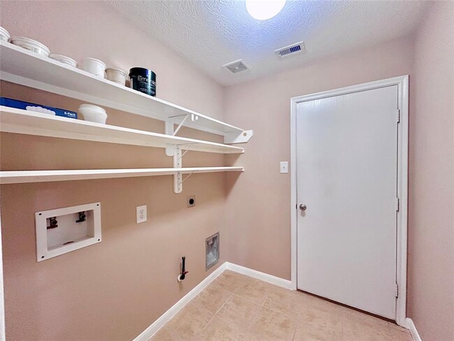 Building Photo - 803 Sweet Flower Dr
