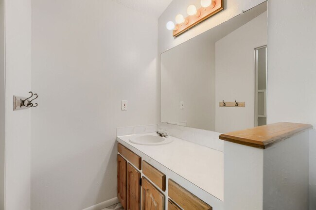 Building Photo - 4298 Sumac Ct