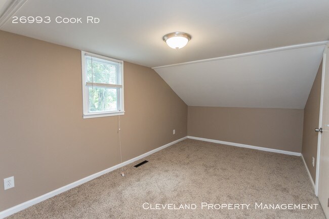 Building Photo - Newly Renovated Olmsted Twp Home