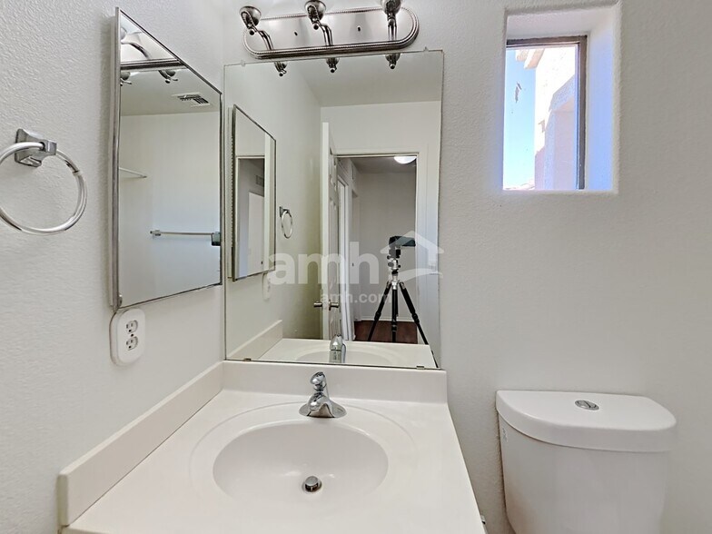 Building Photo - 17522 W Calavar Rd