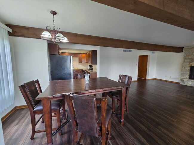 Building Photo - 1500 Camellia Dr