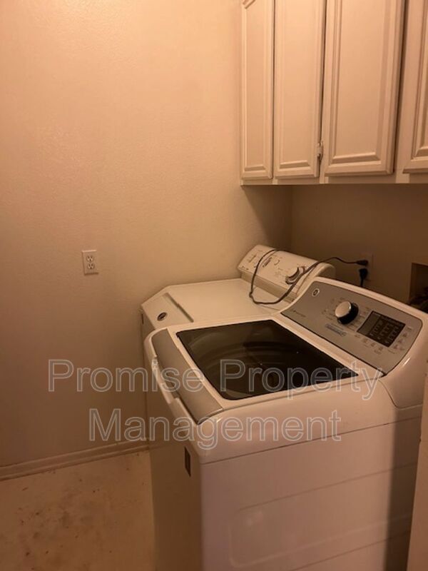 Building Photo - 2305 Bliss Cir