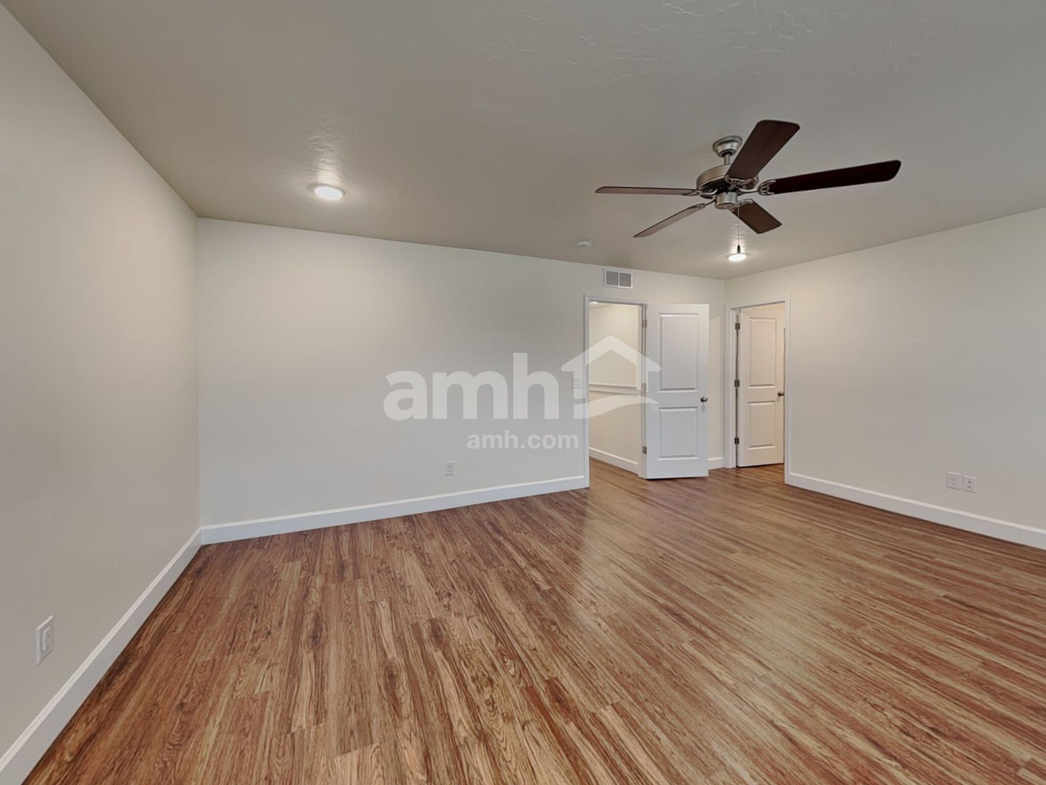 Building Photo - 884 N Garnet Creek Ave