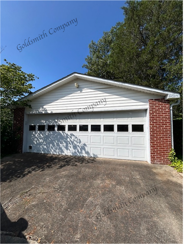 Building Photo - 2 Woodfern Cir