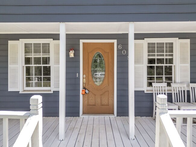 Building Photo - 608 Wood Ridge Dr