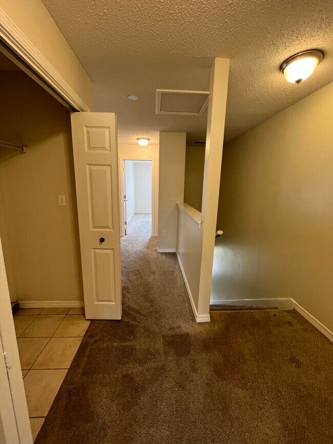 Building Photo - 204 Johnson Ct