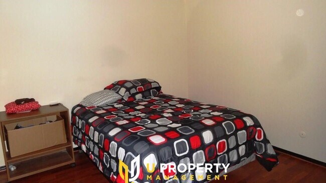 Building Photo - Spacious 2-Bed/2-Bath with High Ceilings, ...