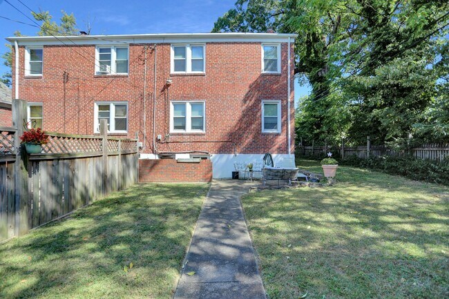 Building Photo - Cedarcroft Property
