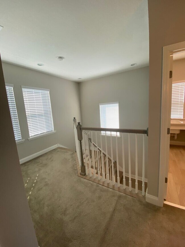 Building Photo - Beautiful 3 bedroom, 2.5 bathrooms  located in The Preserve of Oviedo on the Park