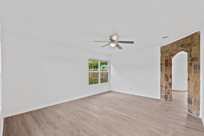 Building Photo - 704 McNeil Rd