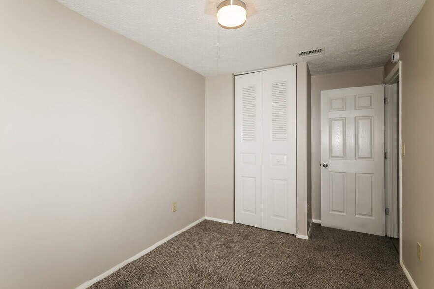 Building Photo - 822 Woodlark Dr