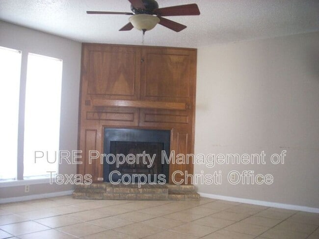 Building Photo - 7202 Mansions Dr
