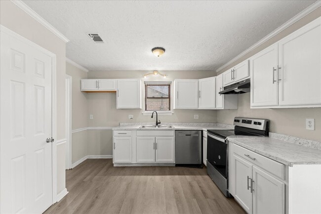 Building Photo - 2357 Basswood Dr