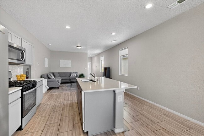 Building Photo - 832 Amatista Lp SE