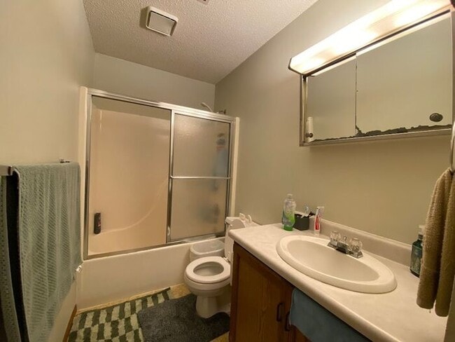 Building Photo - $1,095 | 2 Bedroom, 1 Bathroom APARTMENT | No Pets | Available for August 1st, 2026 Move In
