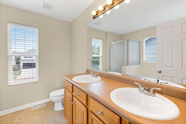 Building Photo - CHARMING, RECENTLY REMODELED 3BD HOME w/ E...