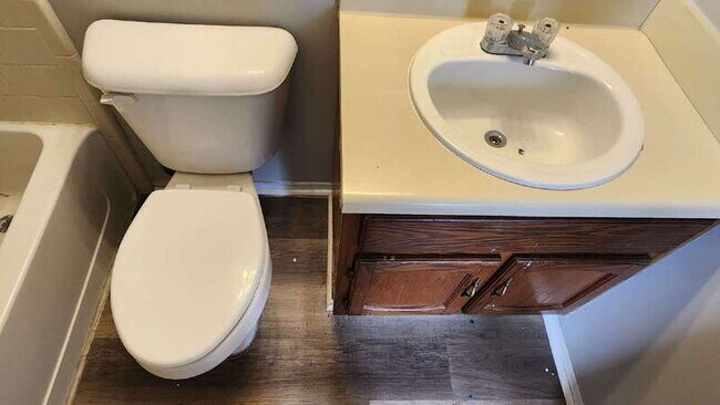 Building Photo - 5703 Wells Cir